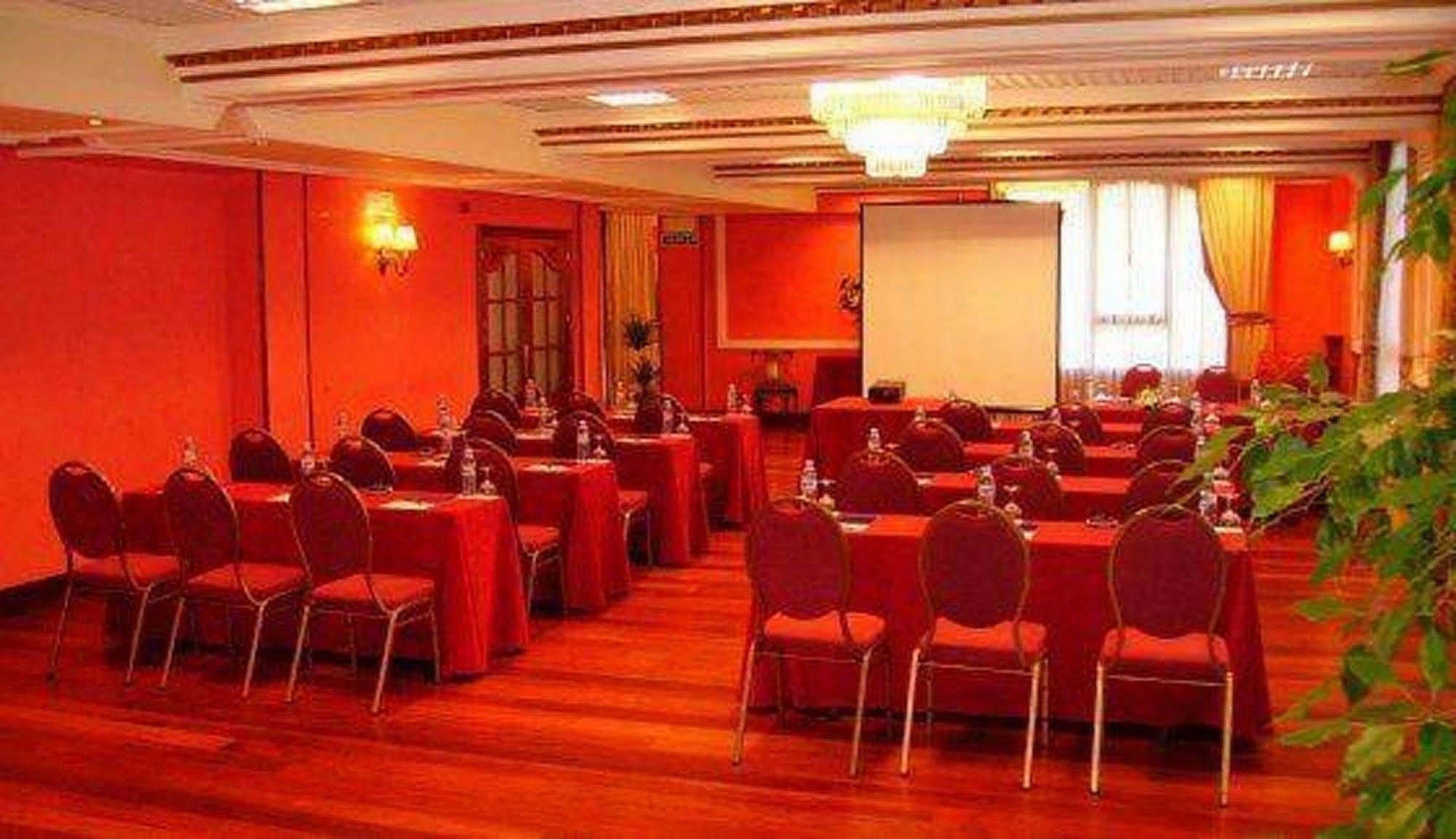 Tryp Bilbao Sondika Hotel Зручності фото