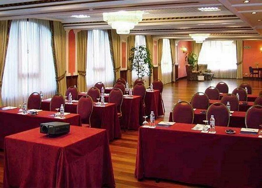 Tryp Bilbao Sondika Hotel Екстер'єр фото